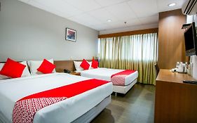 Oyo 106 Beach Hotel